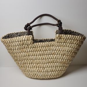 Sun 'N' Sand Natural straw shoulder tote.